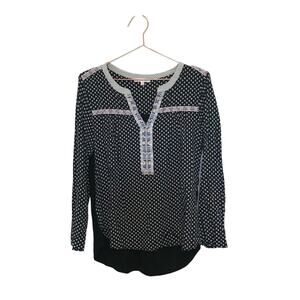 Skies are blue women’s V-neck with embroidered trim blouse size medium